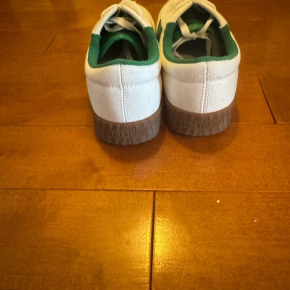 Tretorn NYLife canvas sneakers white and green. Size 8.5 - Picture 3 of 5
